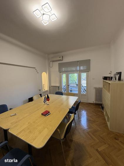 Casă cu 9 camere cu Teren 300 Mp în Eminescu