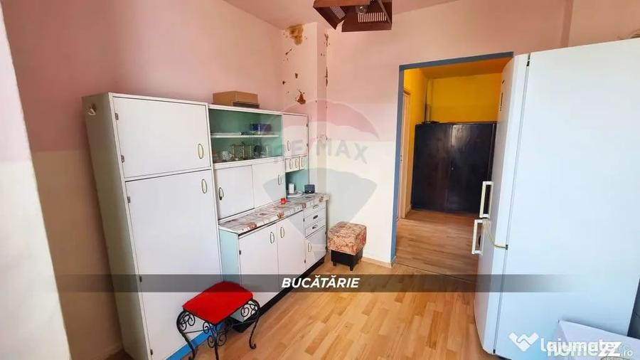 Apartament cu 3 camere semidecomandat în Central