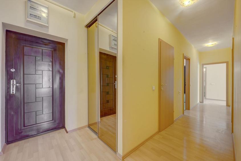 Apartament cu 4 camere decomandat în Titan