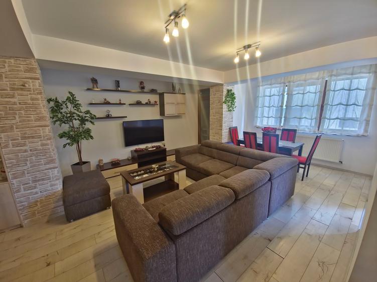 Apartament cu 3 camere decomandat, mobilat în Energia