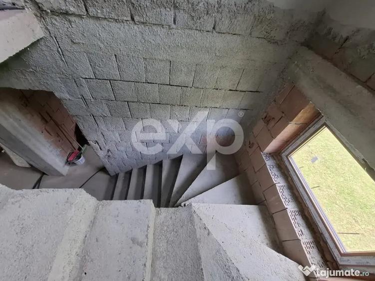 Casă cu 4 camere cu Teren 3400 Mp în Pucioasa-Sat