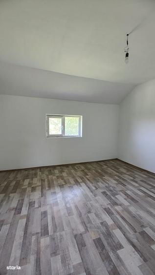 Casă cu 3 camere în Zăvoi