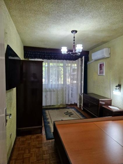 Apartament cu 3 camere semidecomandat în Drumul Taberei