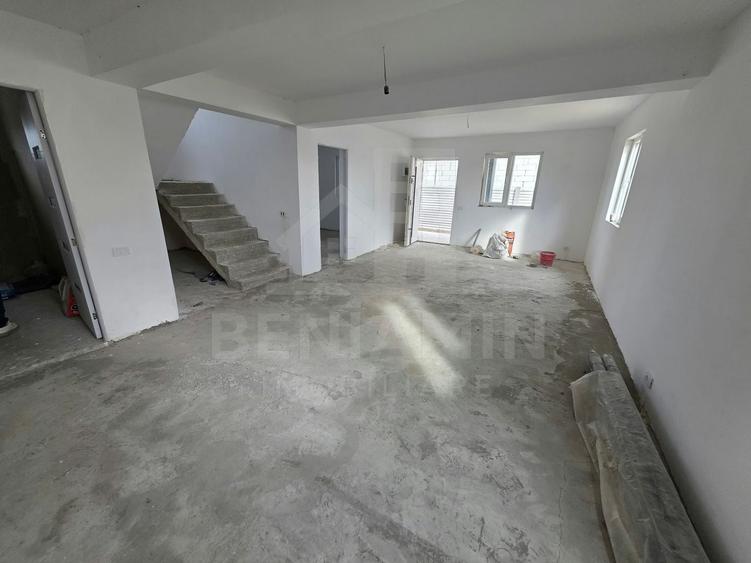 Casă cu 5 camere cu Teren 346 Mp în Exterior Est