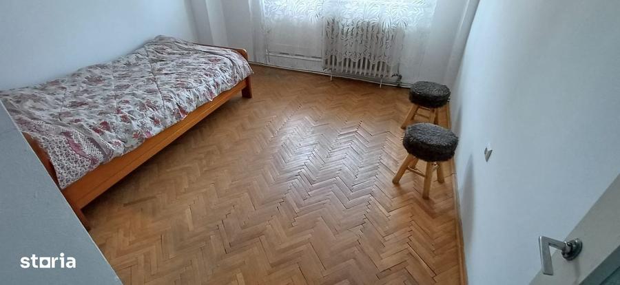 Apartament cu 3 camere decomandat în Traian