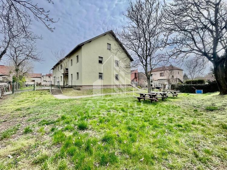 Casă individuală cu 18 camere cu Canalizare în Central