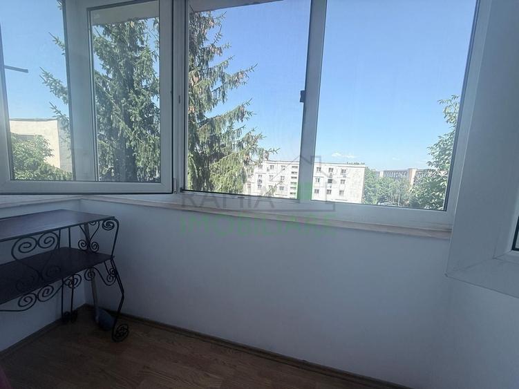 Apartament cu 2 camere semidecomandat, mobilat în Tractorul
