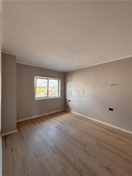 Duplex cu 4 camere cu Canalizare în Moșnița Nouă