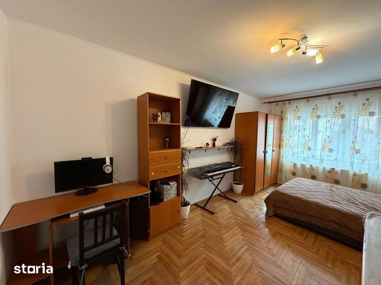 Apartament cu 3 camere decomandat, mobilat în Răcădău