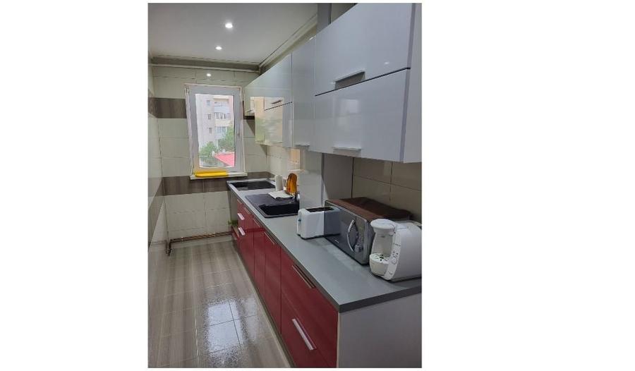 Apartament cu 3 camere decomandat în Turnișor