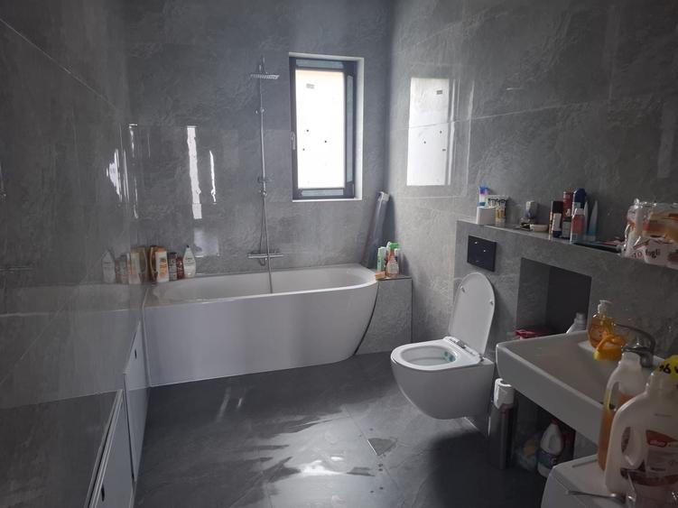 Casă individuală cu 3 camere cu Canalizare în Vest