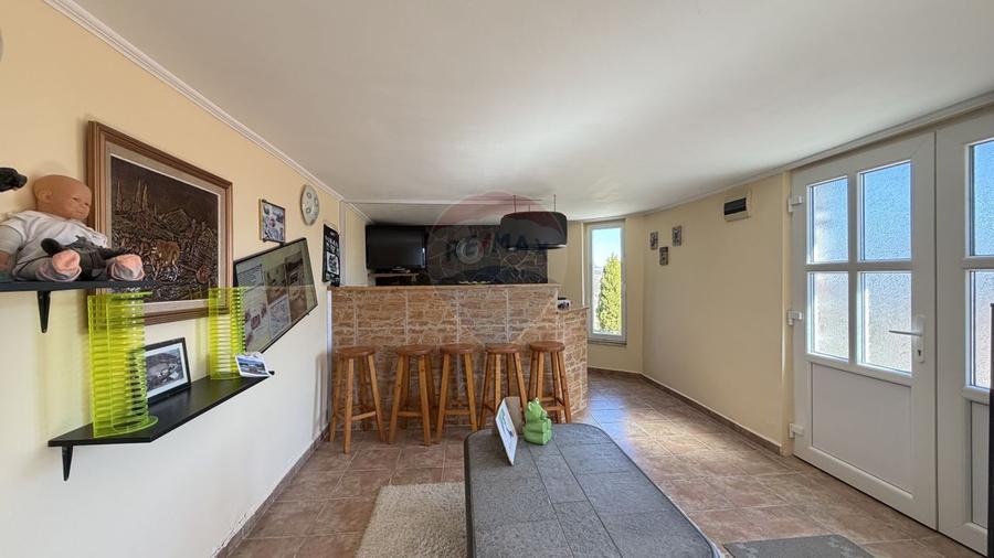 Casă cu 5 camere cu Teren 1000 Mp în Vest
