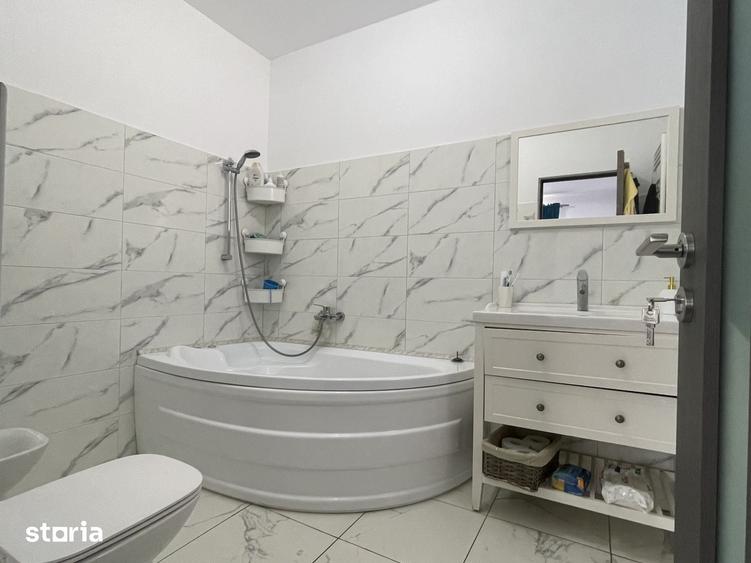 Casă cu 4 camere cu Teren 500 Mp în Central