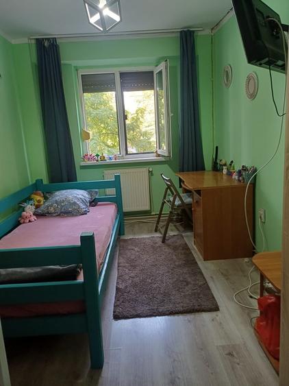 Apartament cu 3 camere decomandat în Viziru 3