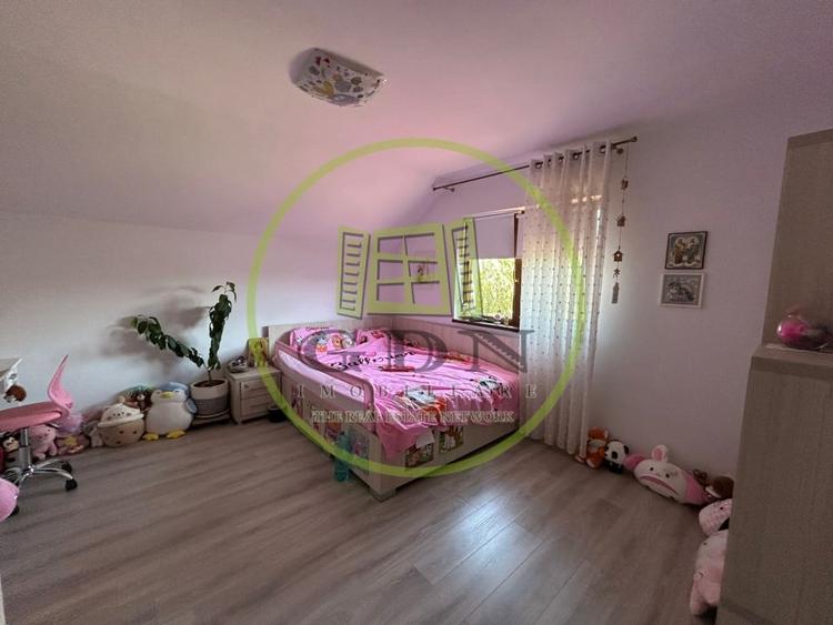 Casă individuală cu 6 camere cu Canalizare în Malu Mare