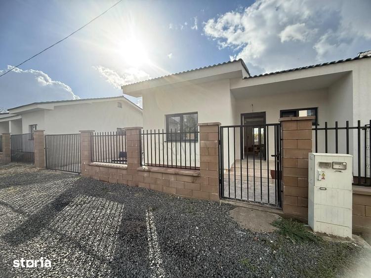 Casă cu 3 camere decomandat cu Teren 250 Mp în Moșnița Nouă