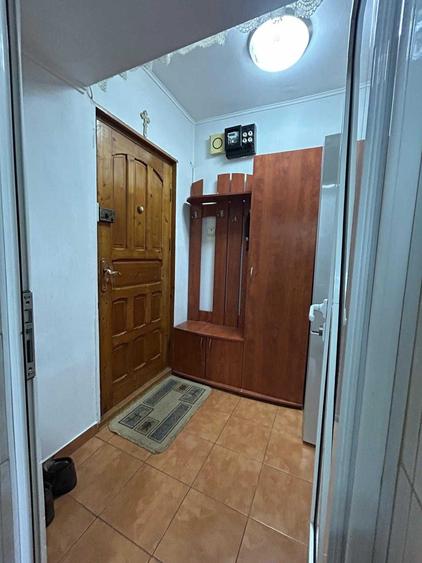 Apartament cu 3 camere semidecomandat în Dacia