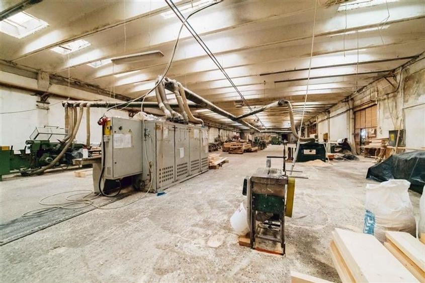 Spațiu industrial, de 4,439 mp, în Vest