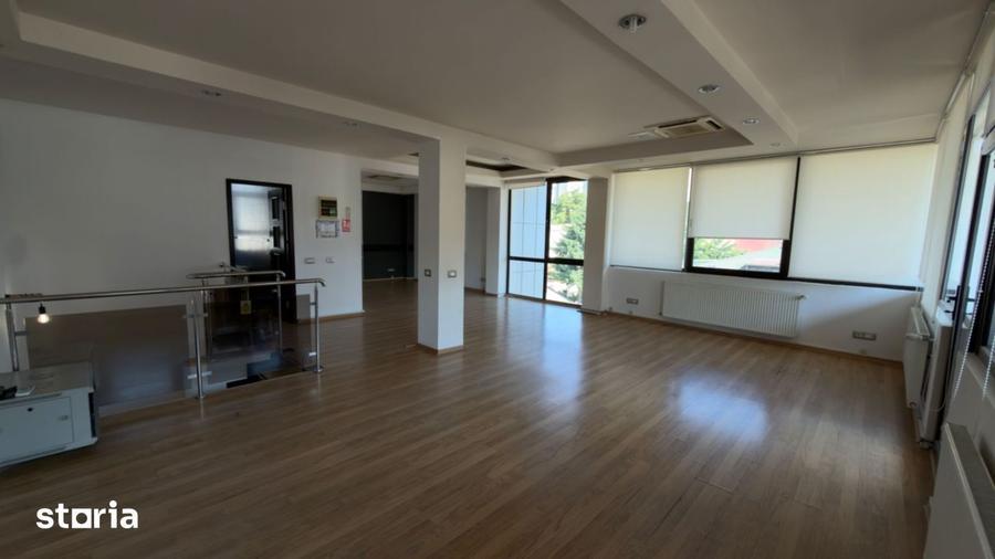 Casă cu 8 camere cu Teren 236 Mp în Gara de Nord
