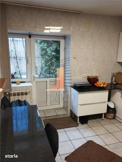 Casă cu 7 camere cu Teren 225 Mp în Vitan