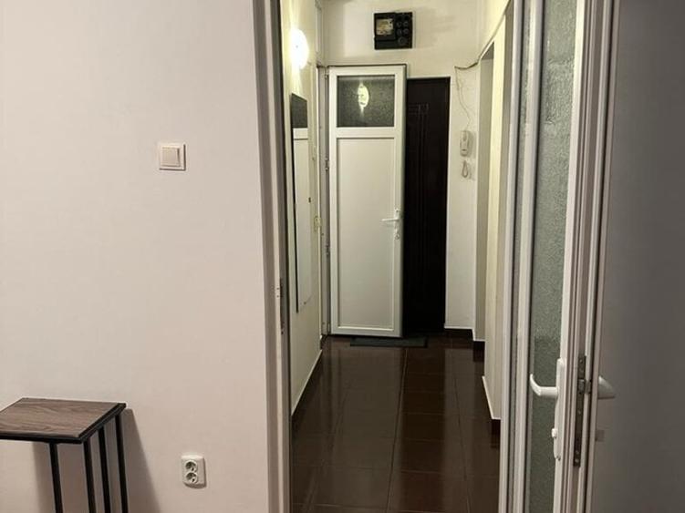 Garsonieră decomandată în P-ța Gorjului