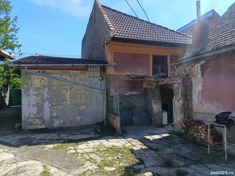 Spațiu comercial, de 1,000 mp, în Cristian