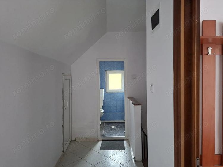 Casă cu 9 camere cu Teren 960 Mp în Bercu Roșu