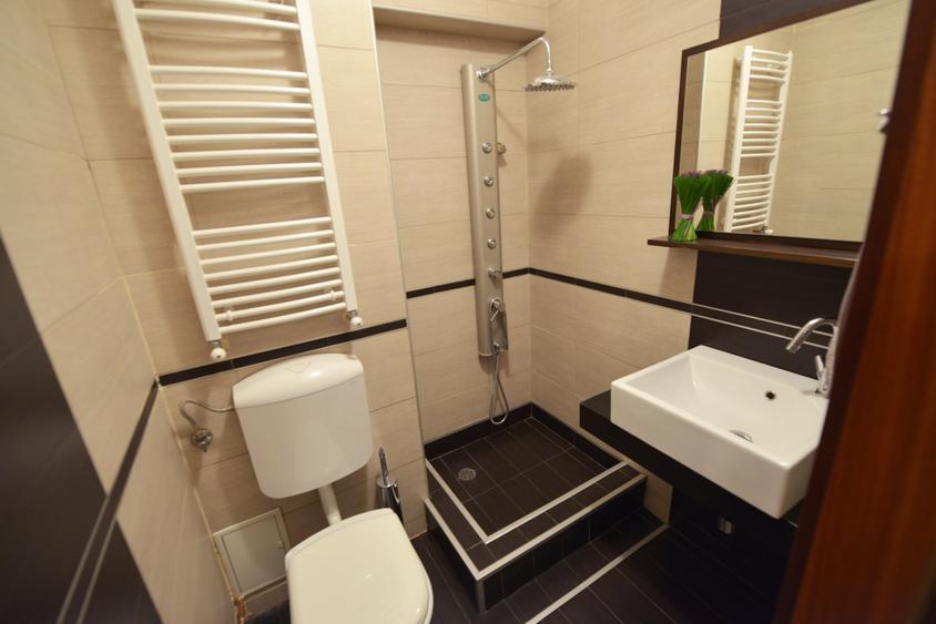 Apartament cu 4 camere semidecomandat în Baba-Dochia
