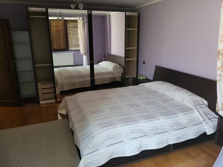Apartament cu 3 camere decomandat, mobilat în Decebal