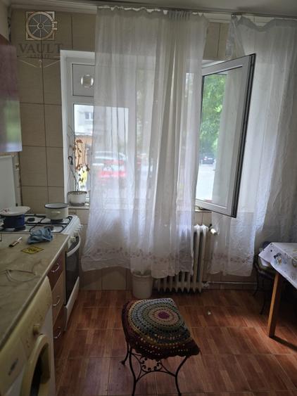 Apartament cu 3 camere decomandat, mobilat în Dristor