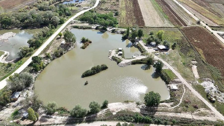 Spațiu comercial, de 4,700,000 mp, în Ineu