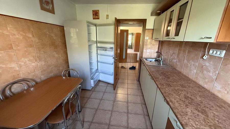 Apartament cu 3 camere decomandat în Faleza Nord