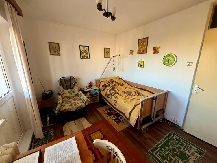 Apartament cu 3 camere decomandat în Lenin