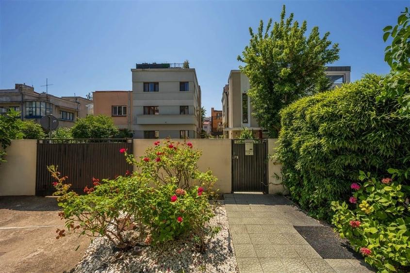 Apartament cu 4 camere decomandat în Dorobanți