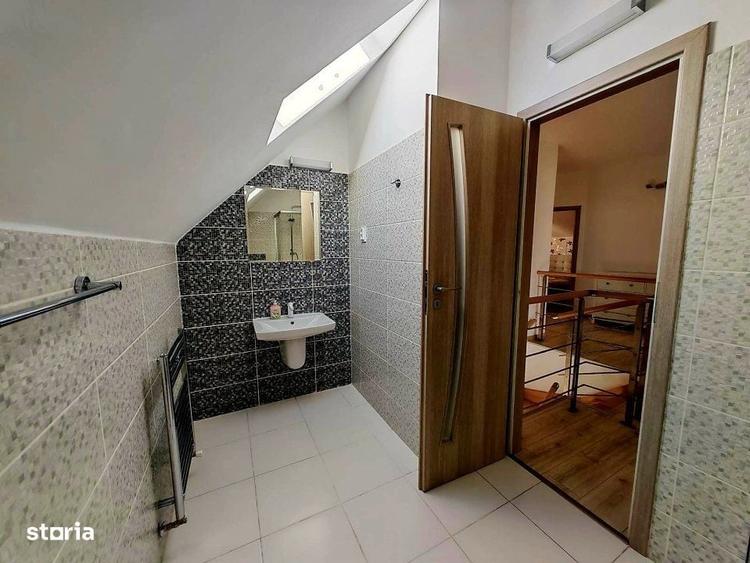 Casă cu 4 camere cu Teren 475 Mp în Central