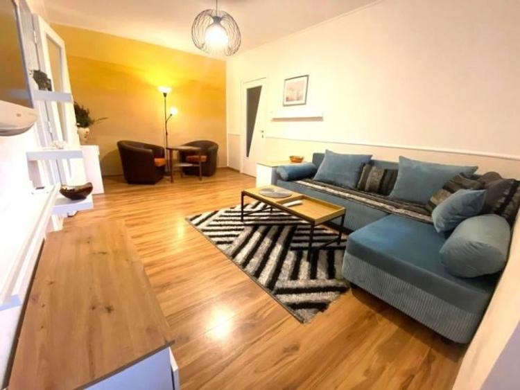 Apartament cu 2 camere semidecomandat, mobilat în 1 Mai