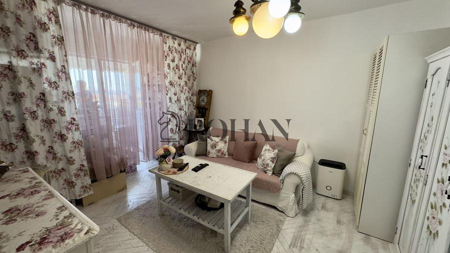 Apartament cu 3 camere decomandat în Cetate