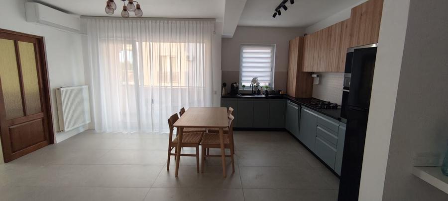 Apartament cu 4 camere decomandat în Bună Ziua