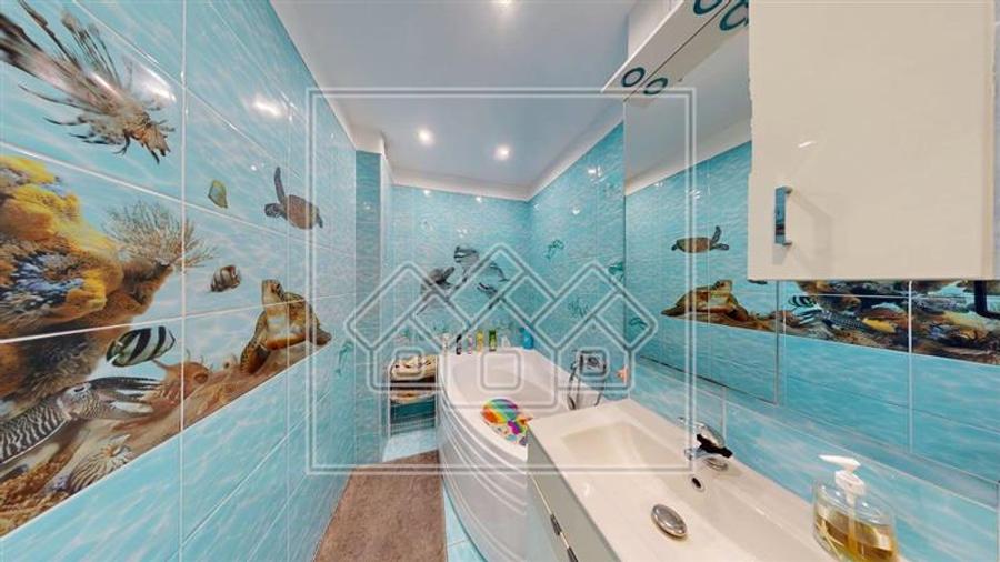 Apartament cu 3 camere decomandat în Mihai Viteazul