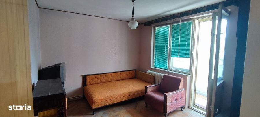Apartament cu 3 camere decomandat în Dărmănești