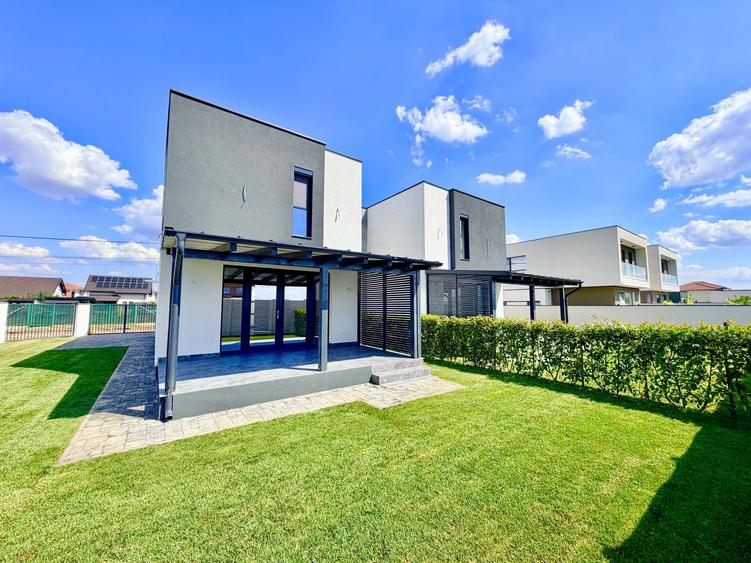 Duplex cu 4 camere cu Canalizare în Moșnița Nouă