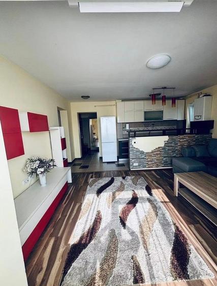 Apartament cu 3 camere semidecomandat în Păcurari