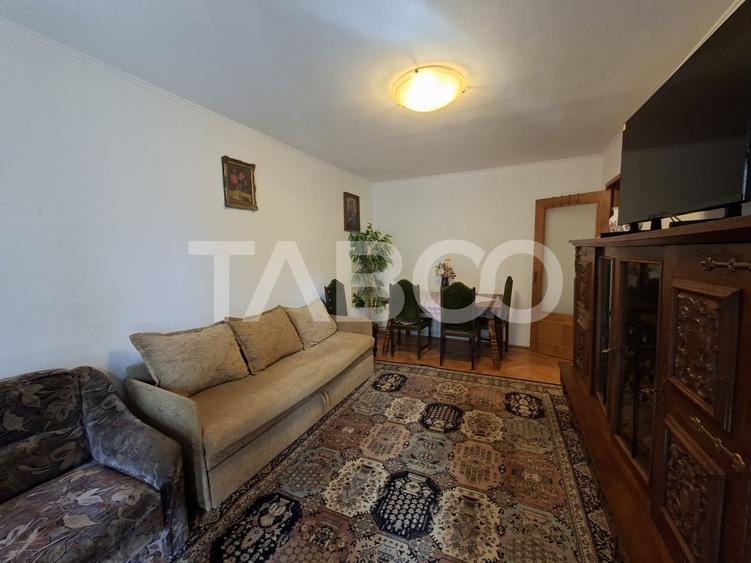 Apartament cu 3 camere decomandat, mobilat în Central