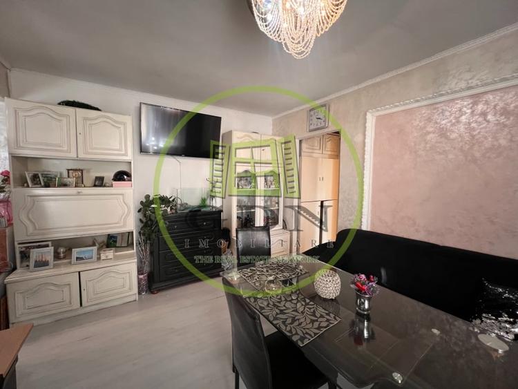 Apartament cu 3 camere semidecomandat, mobilat în Central