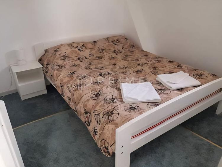Casă individuală cu 8 camere cu Canalizare în Ivănești