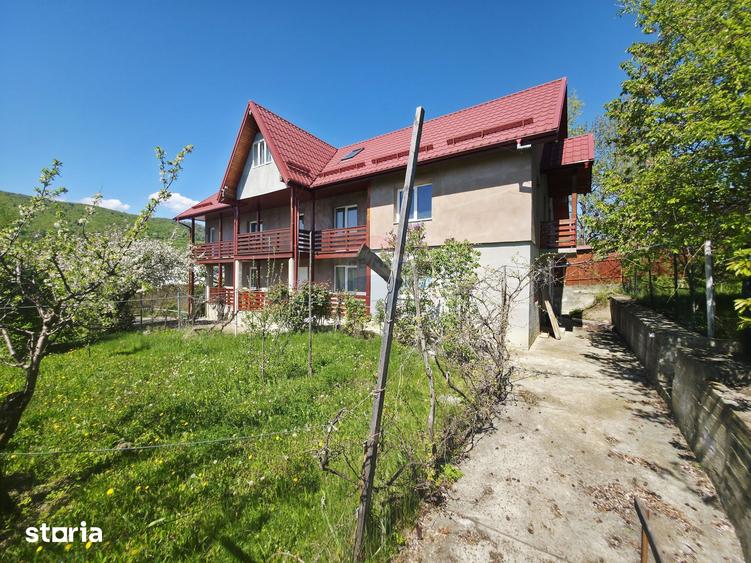 Casă cu 6 camere cu Teren 1263 Mp în Dărmănești
