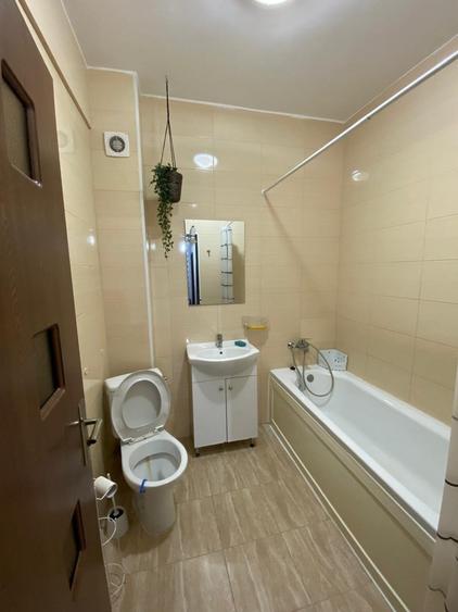 Apartament cu 3 camere decomandat, mobilat în Metalurgiei