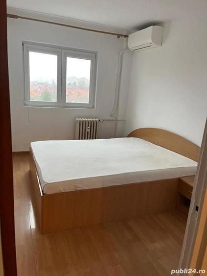 Apartament cu 3 camere decomandat, mobilat în Tei