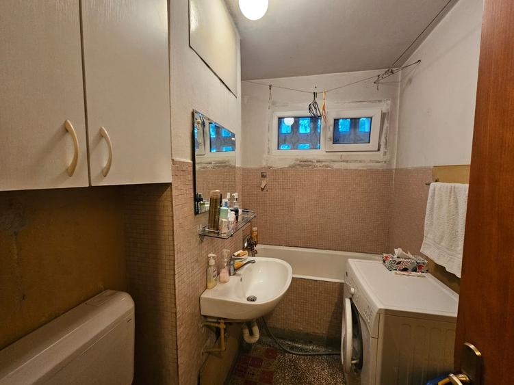 Apartament cu 3 camere decomandat, mobilat în Titan