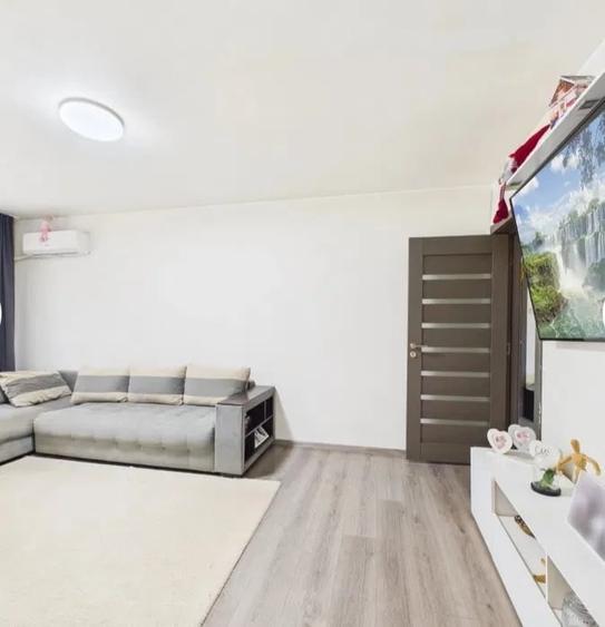 Apartament cu 4 camere decomandat, mobilat în Lujerului
